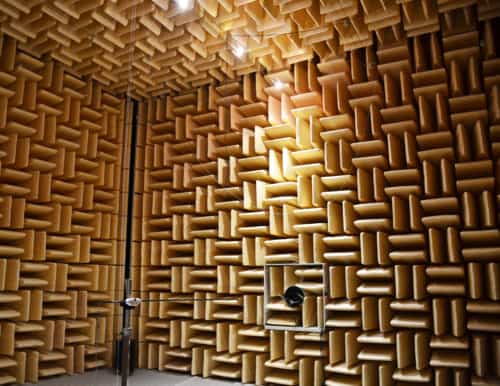 Hemi anechoic acoustical test chamber